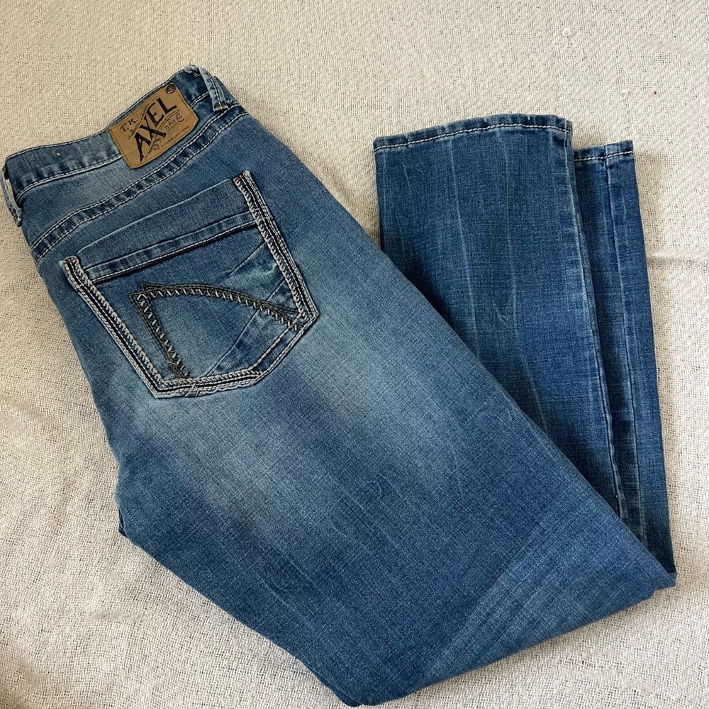 Men's Straight Jeans in Medium Blue Wash